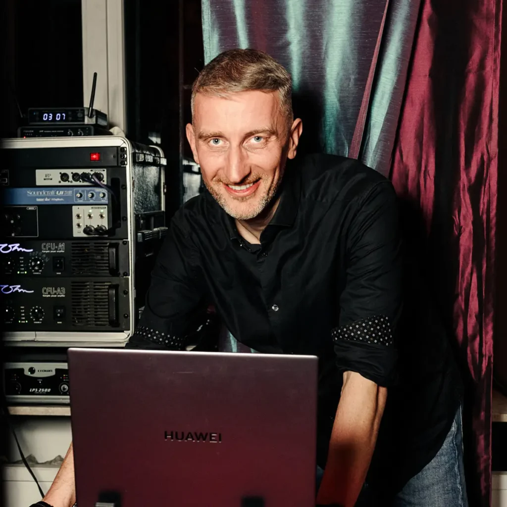 Temporary visual for DJ announcement